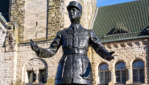 Estatua del general Charles de Gaulle en la explanada de la estación de tren de Metz-Ville, en 2025. Olrat/Shutterstock France (prohibida su reutilización).