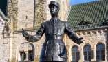 Estatua del general Charles de Gaulle en la explanada de la estación de tren de Metz-Ville, en 2025. Olrat/Shutterstock France (prohibida su reutilización).