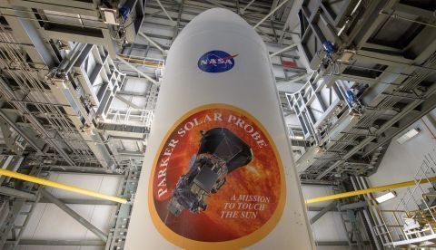 El lanzamiento de la sonda solar Parker, la primera astronave que transitará por la corona del Sol, fue aplazado hoy hasta este domingo, con lo que son ya tres lanzamientos suspendidos en la base de Cabo Cañaveral (Florida). EFE/Archivo