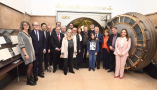 El ministro de Política Territorial y Memoria Democrática, Ángel Víctor Torres, junto a algunos de los participantes en el acto. / © lamoncloa.gob.es. Ministerio de la Presidencia.