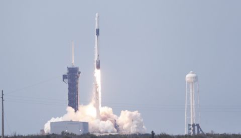  SpaceX inicia la era de las misiones comerciales al espacio/EFE/EPA/ERIK S. LESSER