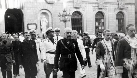 Gian Galeazzo Ciano, yerno de Benito Mussolino, junto a Serrano Suñer en la Plaza San Jaime de Barcelona en 1939. / Autor desconocido - Fuente Ayuntamiento de Barcelona
