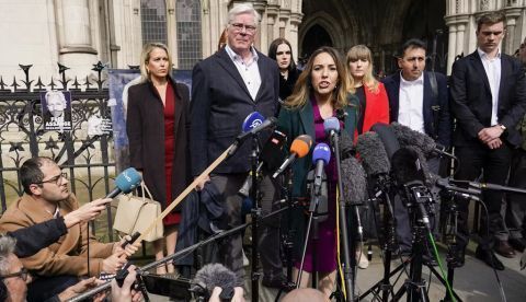 La esposa de Julian Assange, Stella Assange, habla ante los Tribunales Reales de Justicia de Londres. Alberto Pezzali/AP/AAP