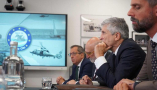 El ministro del Interior, Fernando Grande-Marlaska, durante su visita, en Lisboa, a la sede del Centro de Análisis y Operaciones Marítimas en materia de Narcotráfico. / © lamoncloa.gob.es. Ministerio de la Presidencia.