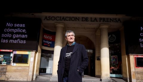 Guillermo Fesser (c), codirector junto a su hermano Javier de la película "El Monstruo Invisible", durante la presentación en el Palacio de la Prensa, esta mañana en Madrid. EFE/David Fernández