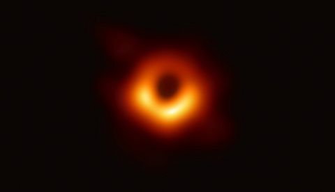 Fotografía cedida este jueves por la NASA en la que se registró la primera imagen de un agujero negro captada por el Telescopio del Horizonte de Sucesos (EHT), desde el centro de la galaxia M87. EFE/NASA