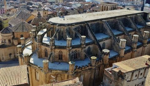 Catedral de Tortosa. Antoni Guarc (c.1345-1380) la diseña con un excepcional ábside heptagonal, con siete capillas. Wikimedia Commons / MARIA ROSA FERRE, CC BY-SA