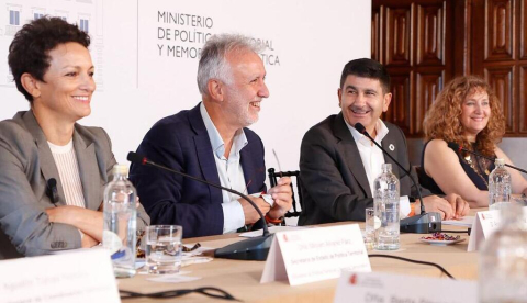 El ministro de Política Territorial y Memoria Democrática, Ángel Víctor Torres, junto a otros integrantes de la Comisión Interministerial de Coordinación de la Administración Periférica del Estado. / © lamoncloa.gob.es. Ministerio de la Presidencia.