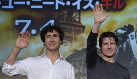 En la imagen, el actor estadounidense Tom Cruise (d), junto al director Doug Liman (i). EFE/Franck Robichon