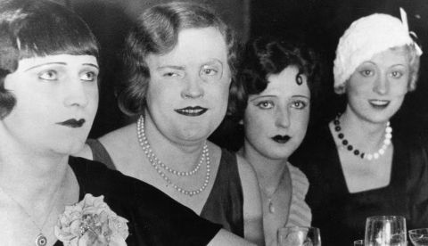  Clientes del Eldorado, un popular cabaret LGBTQ de Berlín durante los años de Weimar. Herbert Hoffmann/ullstein bild via Getty Images