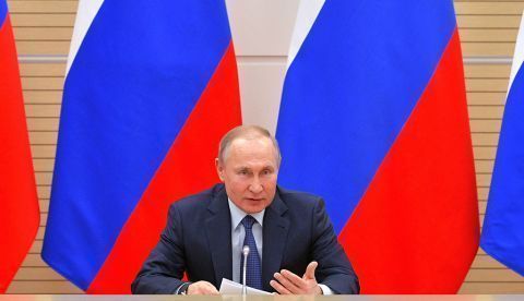 Novo-ogaryovo (Federación de Rusia), 13/02 / 2020.- El presidente ruso, Vladimir Putin, habla durante una reunión con el grupo de trabajo sobre la redacción de propuestas de enmiendas a la Constitución rusa en la residencia Novo-Ogaryovo fuera de Moscú, Rusia, el 13 de febrero de 2020. En enero de 2020, durante el discurso ante la Asamblea Federal de Rusia, Vladimir Putin propuso una serie de enmiendas a la Constitución rusa. (Rusia, Moscú) EFE / EPA / ALEXEI DRUZHININ / SPUTNIK / KREMLIN