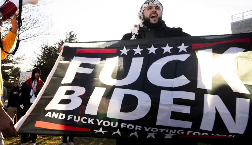 Naim Kayed, de l’association American Muslims for Palestine-Philadelphia, lors d’une manifestation de soutien aux Palestiniens au Montgomery County College, où Joe Biden prend la parole, le 5 janvier 2024 à Blue Bell, en Pennsylvanie. Joe Lamberti/AFP