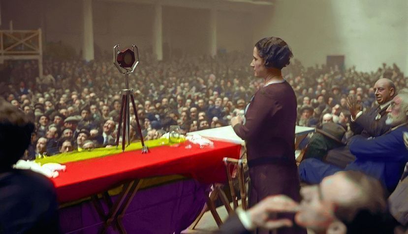 Clara Campoamor Rodríguez (1881​-1972) abogada, política madrileña y defensora de los derechos de la mujer española. Una de las principales impulsoras de la II República Española y del sufragio femenino en España. Forzada al exilio, nunca volvió. 1931/ Foto M. Ricardo / Kutxateca / https://twitter.com/latinapaterson/status/1332798761173737476/photo/1