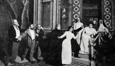 Electra es una obra de teatro de Benito Pérez Galdós, en cinco actos, estrenada el 30 de enero de 1901.Acto cuarto (fotografía de Franzen en Blanco y Negro) / Wikipedia.