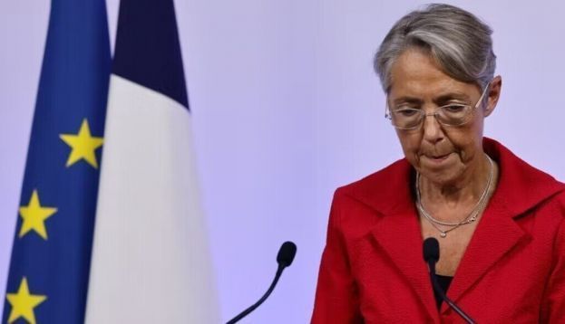 La Première ministre Elisabeth Borne juste avant son discours au soir du résultat du second tour des élections législatives 2022, qui a vu un véritable revers pour le camp macroniste. Ludovic Marin/AFP