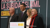 El secretario general de CCOO, Unai Sordo, el presidente del Gobierno, Pedro Sánchez, la vicepresidenta segunda y ministra de Trabajo y Economía Social, Yolanda Díaz, y el secretario general de UGT, Pepe Álvarez, durante la firma del acuerdo. | Pool Moncloa/José Manuel Álvarez. Ministerio de Trabajo y Economía Social, Madrid