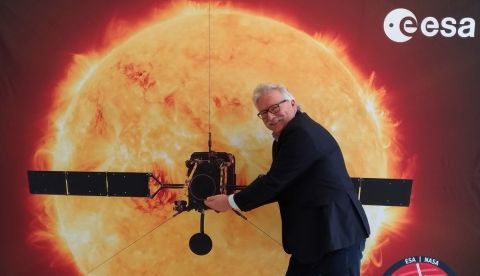 El director de Ciencia de la Agencia Espacial Europea (ESA), Günther Hasinger, posa con motivo del despegue de la misión Solar Orbiter hacia el Sol. EFE/ Carmen Rodríguez/Archivo