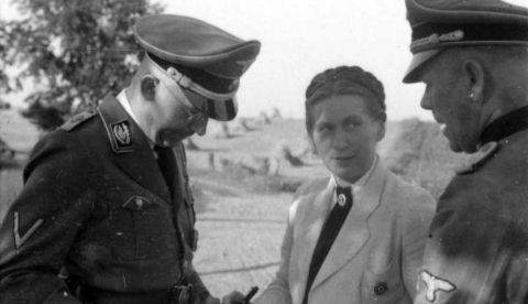 Gertrud Scholtz-Klink junto a Himmler en 1943 / Wikipedia