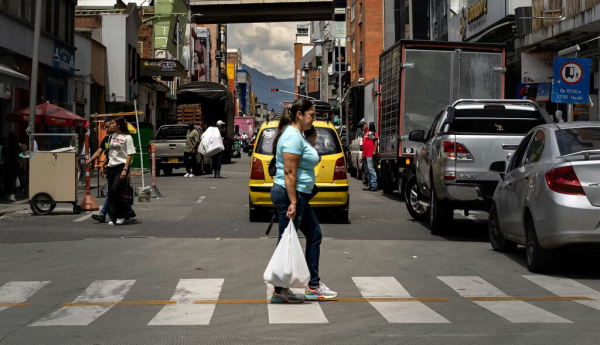 Calle del centro de Medellín (Colombia). DawgTraveler/Shutterstock