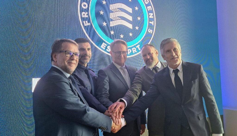 El ministro del Interior, Fernando Grande-Marlaska, junto a otras autoridades durante el acto inaugural de la nueva oficina de la Agencia Europea de la Guardia de Fronteras y Costas. / © lamoncloa.gob.es. Ministerio de la Presidencia.
