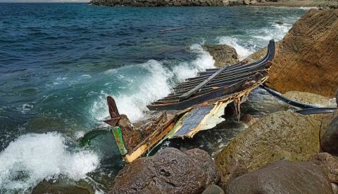 Barco inmigrante naufragado en el sur de Gran Canaria. Shutterstock