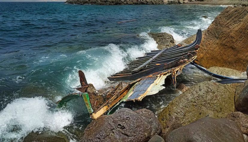 Barco inmigrante naufragado en el sur de Gran Canaria. Shutterstock