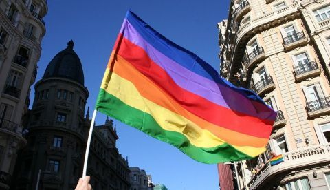 La Fiscalía: "Las redes y ciertos políticos blanquean la homofobia y el racismo"