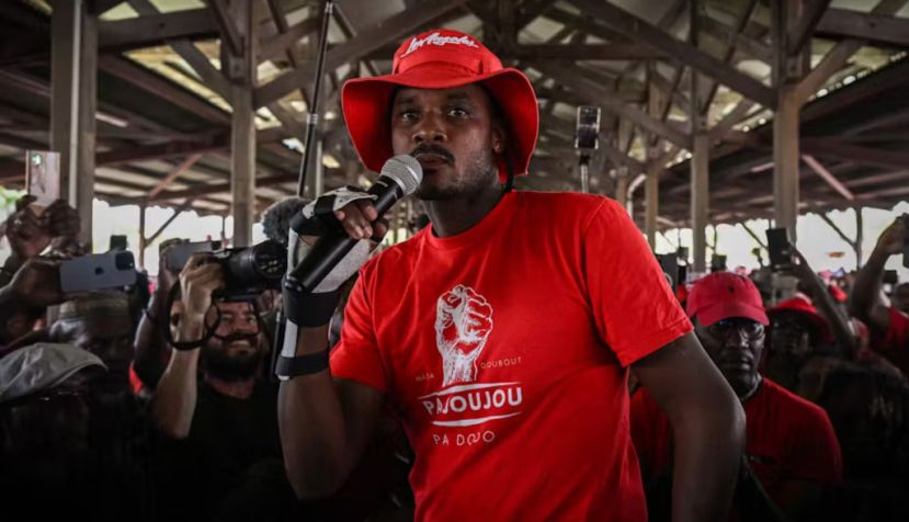 Rodrigue Petitot, leader du RPPRAC (le collectif martiniquais de lutte contre la vie chère), sans emploi et sans passé militant, s'est fait connaître grâce aux réseaux sociaux. Philippe Lopez