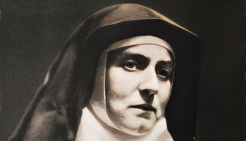 Edith Stein en el Carmelo de Colonia, antes de viajar a Echt, Países Bajos, ca. diciembre de 1938 o 1939 / Wikipedia