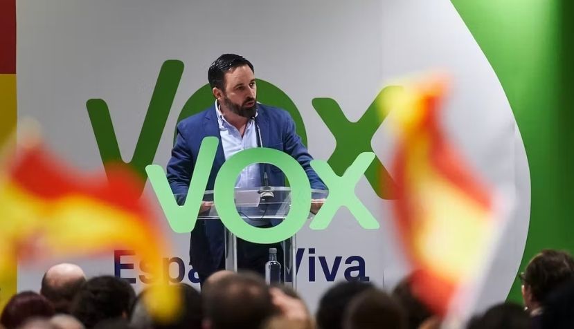 El líder de Vox, Santiago Abascal, presenta en Pamplona el programa de su partido para las elecciones legislativas de 2019. MiguelOses/Shutterstock