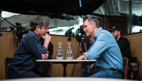 Pedro Sánchez defiende su gestión frente a los bulos que la desacreditan al caricaturizadla