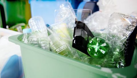 ¿Son seguros los plásticos reciclados para envasar alimentos?