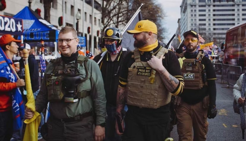 Miembros de la organización neofascista Proud Boys en una protesta a favor del presidente Donald Trump en diciembre de 2020. Johnny Silvercloud / Shutterstock