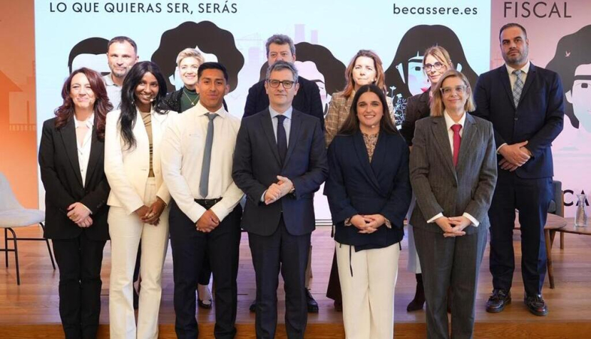 El ministro de la Presidencia, Justicia y Relaciones con las Cortes, Félix Bolaños, preside el acto de presentación de la nueva convocatoria de las becas SERÉ 2026, en la Galería de las Colecciones Reales, en Madrid. / © lamoncloa.gob.es. Ministerio de la Presidencia.