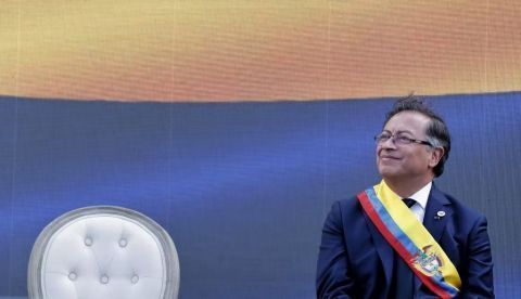 Gustavo Petro en su toma de posesión como presidente de Colombia el 7 de agosto de 2022. Samantha Power USAID / Wikimedia Commons