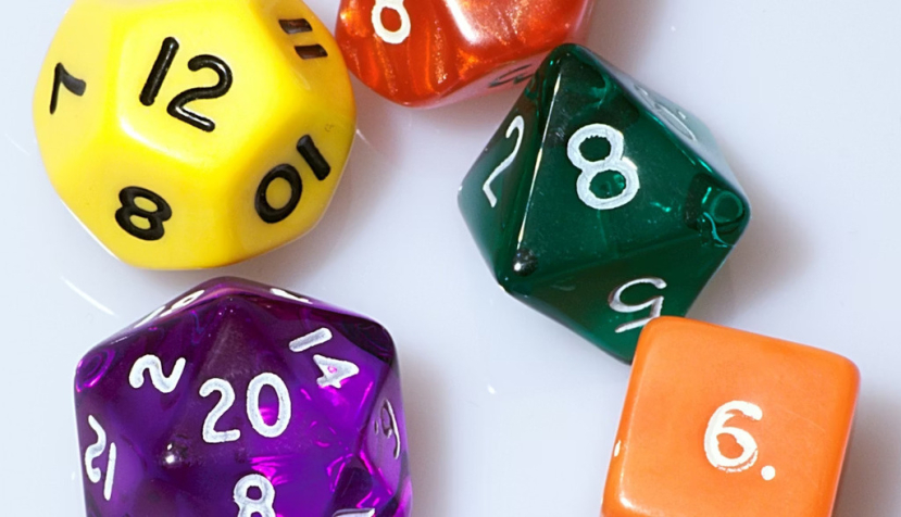 Dados típicos en los juegos de rol. Wikimedia Commons., CC BY