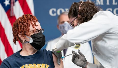 Estados Unidos acumula 552.006 muertos y 30.457.315 contagios por covid-19