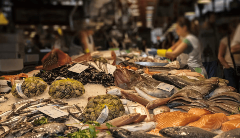Pescado fresco en el mercado de La Boquería, en Barcelona. Vlas Telino studio/Shutterstock