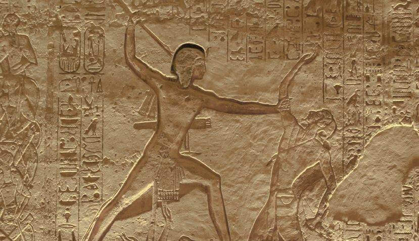 Bajorrelieve del templo de Abu Simbel que representa a Ramsés II derrotando a sus enemigos. / Wikipedia