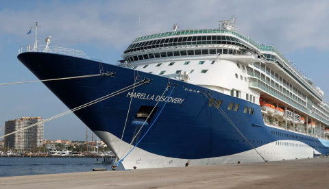 Crucero en el puerto de Palamós (Girona). Laurence Berger/Shutterstock