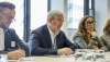 El presidente de Canarias, Fernando Clavijo (c), se reúne este martes con el comisario europeo de Transporte, Apostolos Tzitzikostas, en Bruselas, Bélgica. En declaraciones a los medios, Clavijo ha afirmado que el buque en el que se ha declarado un brote de hantavirus durante una travesía por el Atlántico Sur, "debe ser atendido donde está", en Cabo Verde, antes de regresar de manera directa y sin pasar por Canarias a Países Bajos, de donde es la empresa que opera el crucero. EFE/ Pablo Garrigós
