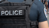 Pour nombre de policiers, ce métier est plus qu’un choix de profession, c’est un engagement fondé sur les principes de service public. HJBC/Shutterstock