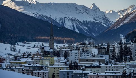 Vista general de la ciudad de Davos con el centro de congresos durante la 50ª reunión anual del Foro Económico Mundial (FEM) en Davos, Suiza, el 20 de enero de 2020. EFE/EPA/GIAN EHRENZELLER
