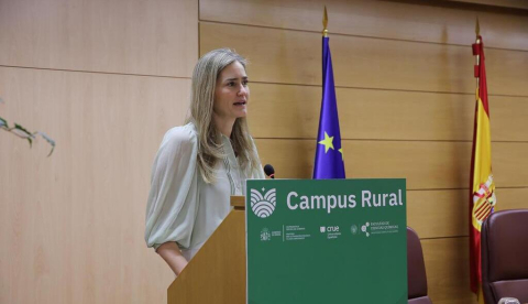 La vicepresidenta tercera y ministra para la Transición Ecológica y el Reto Demográfico, Sara Aagesen, en la presentación del 'Programa Campus Rural 2026', en la Facultad de Ciencias Químicas de la Universidad Complutense de Madrid (UCM). / © lamoncloa.gob.es. Ministerio de la Presidencia.