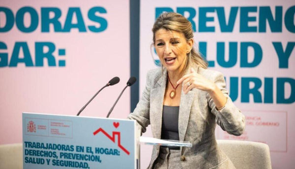 La vicepresidenta segunda y ministra de Trabajo y Economía Social, Yolanda Díaz, durante la clausura del acto "Trabajadoras en el hogar: derechos, prevención, salud y seguridad". / © lamoncloa.gob.es. Ministerio de la Presidencia.