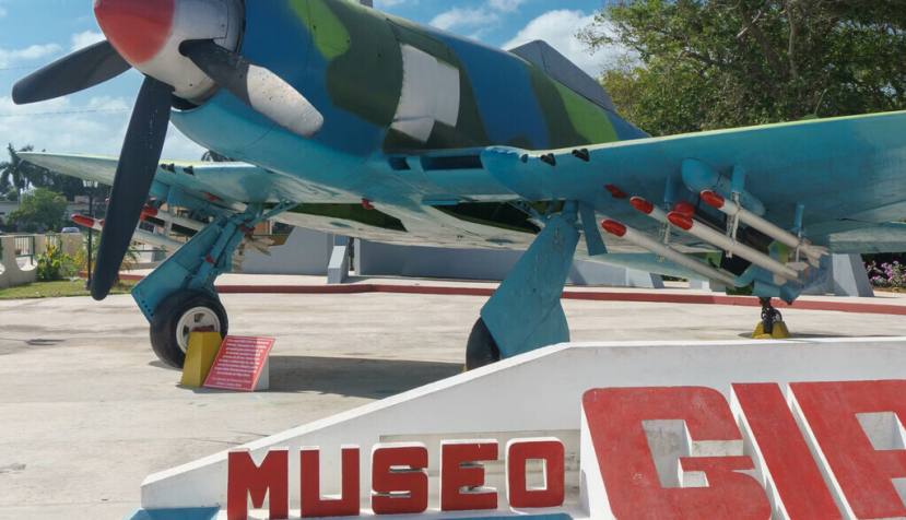 Entrada del Museo Girón, que conmemora la victoria sobre las fuerzas estadounidenses que intentaron derrocar el régimen de Fidel Castro en 1961. Riderfoot/Shutterstock