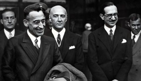 Luis de Zulueta y Escolano, en primer plano izquierda, en Berlín, 1933. / Archivo.