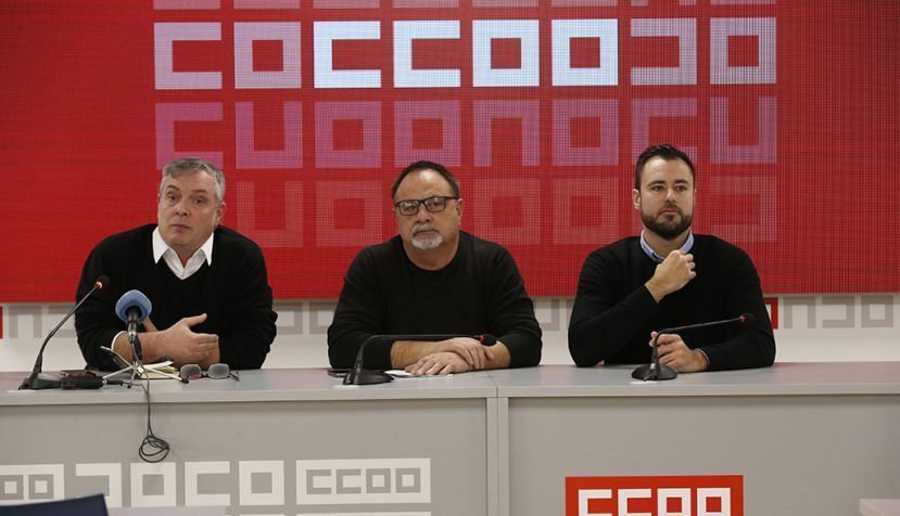 MADRID, 20/02/2020.- El responsable del sector aeronáutico de CCOO de Industria, Francisco Cuesta (i), el secretario general de CCOO Industria, Agustín Martín (c) y el secretario general de CCOO en Airbus, Francisco San José (d) durante una rueda de prensa celebrada en Madrid este jueves con motivo de los recortes de empleo anunciados por Airbus. EFE/Javier Lizón