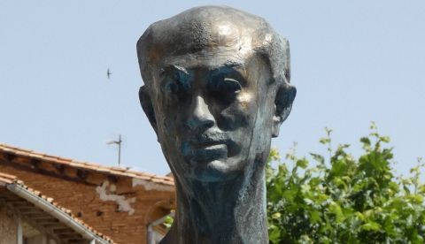 Busto de Mariano Navarro Rubio en Daroca. / Wikipedia.