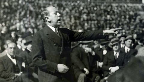 José María Gil Robles en un mitin.
